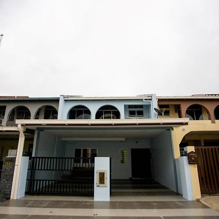Hom2Rex Kuching Homestay Taman Timberland Exterior foto